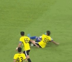 ios版下载-亚冠吃到红牌被开除？广州队重罚球员关浩津